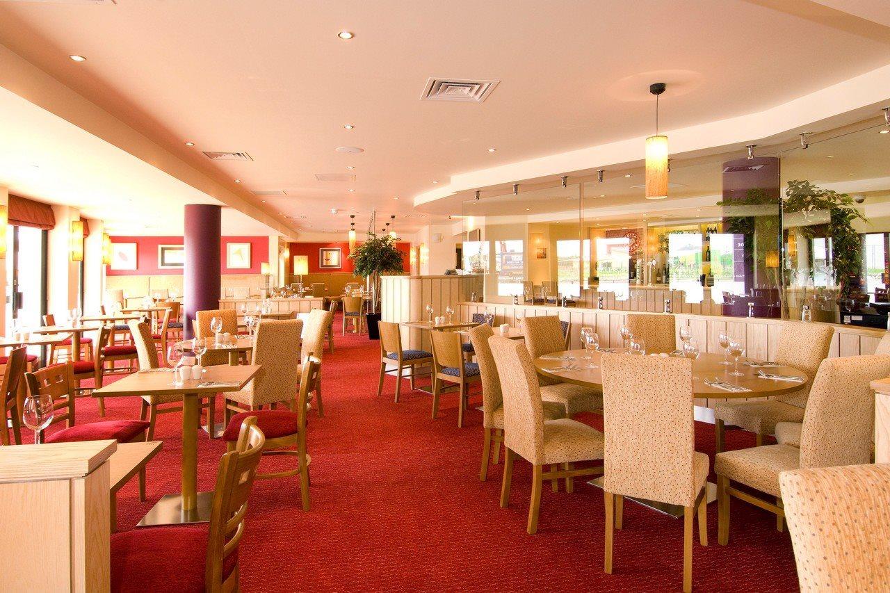 Premier Inn Cambridge Girton  Екстериор снимка