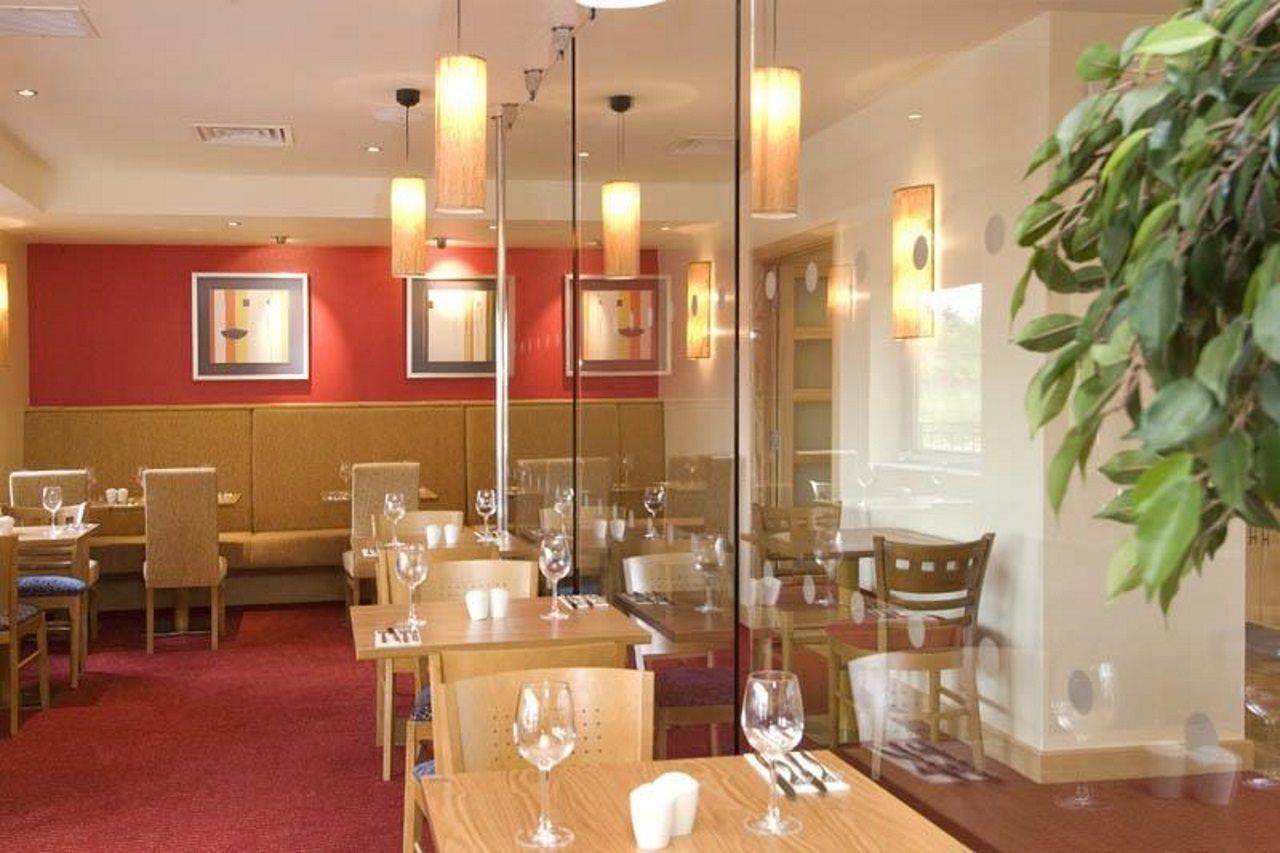 Premier Inn Cambridge Girton  Екстериор снимка