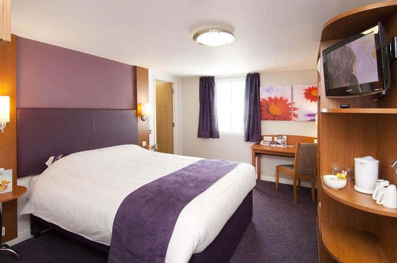 Premier Inn Cambridge Girton  Екстериор снимка