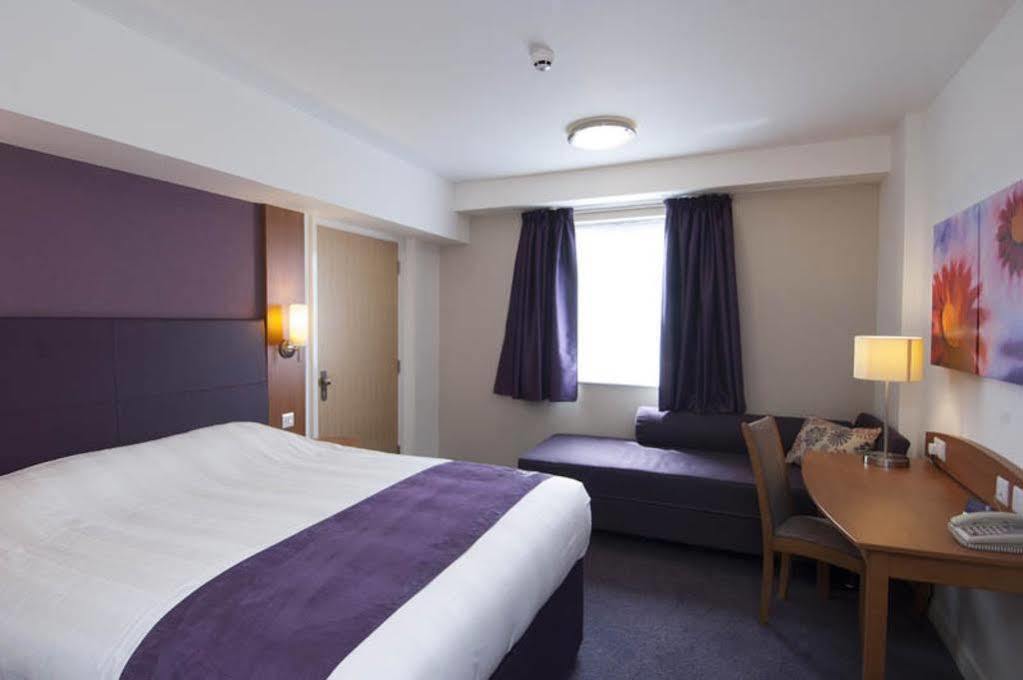Premier Inn Cambridge Girton  Екстериор снимка