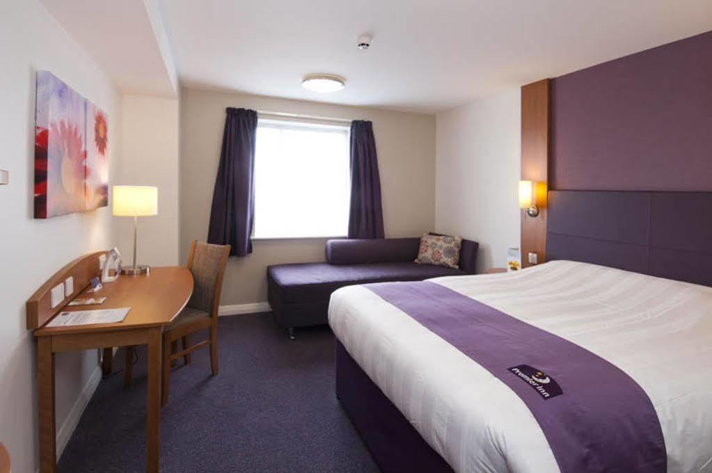 Premier Inn Cambridge Girton  Екстериор снимка