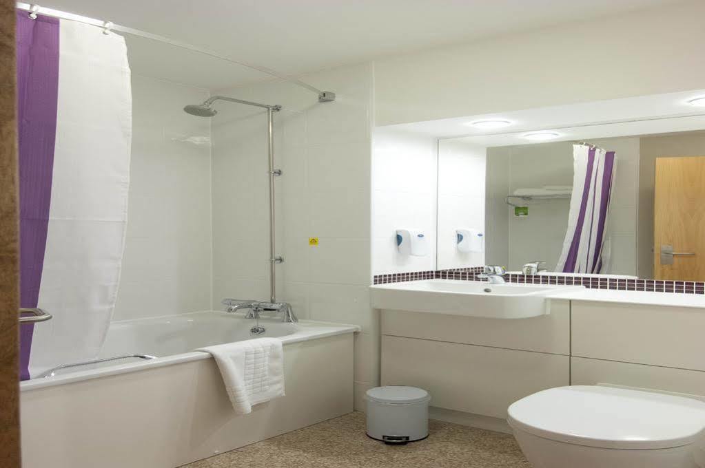 Premier Inn Cambridge Girton  Екстериор снимка